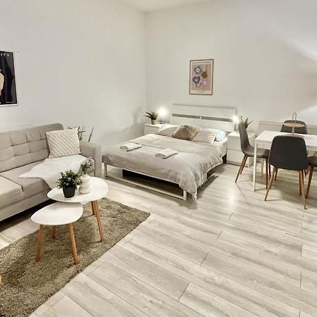 Apartment Robin - Old Town Pozsony Kültér fotó