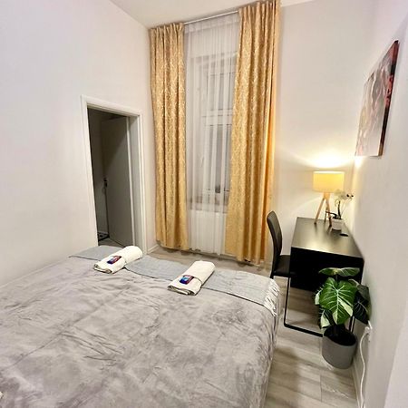 Apartment Robin - Old Town Pozsony Kültér fotó