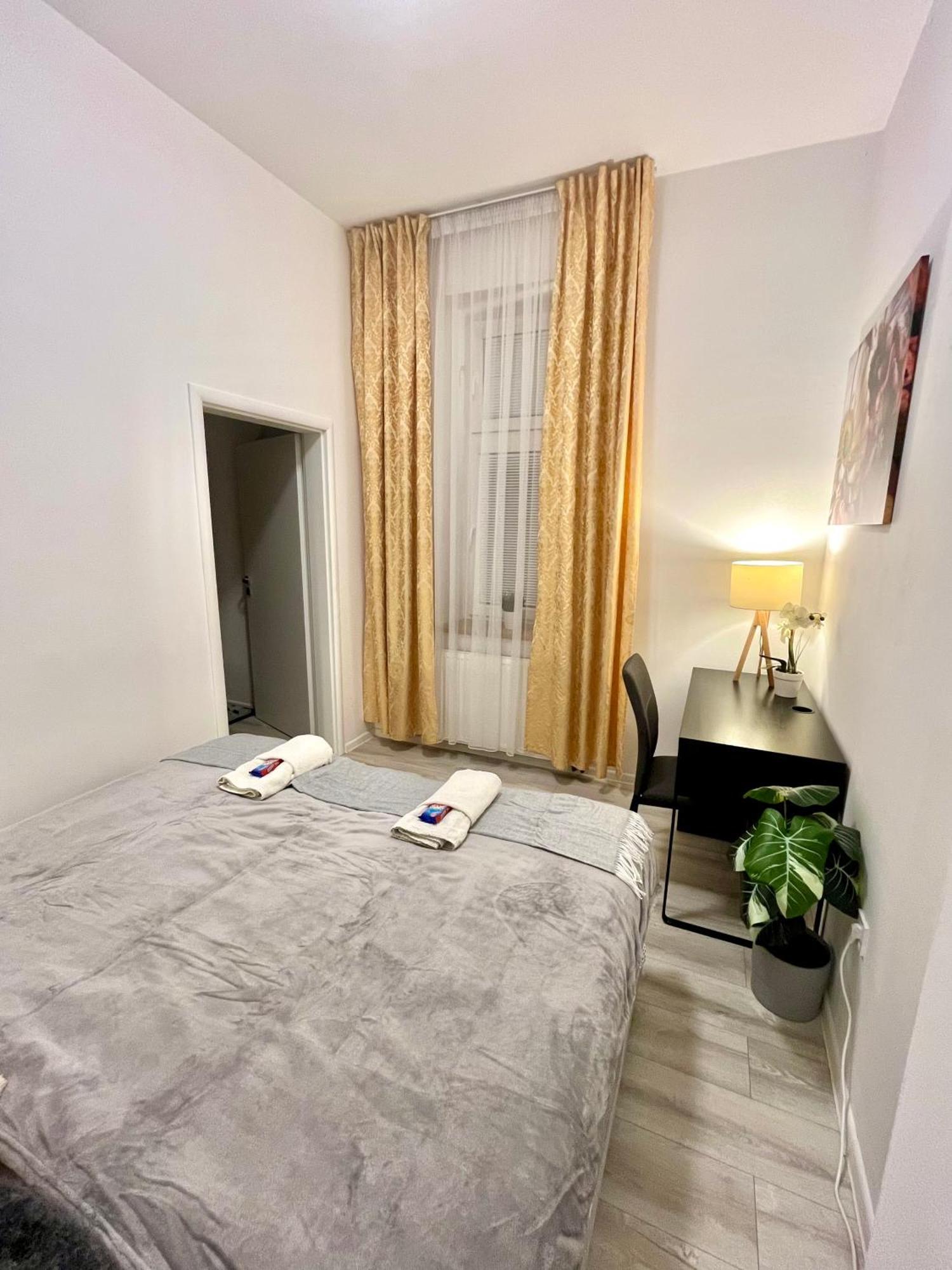 Apartment Robin - Old Town Pozsony Kültér fotó