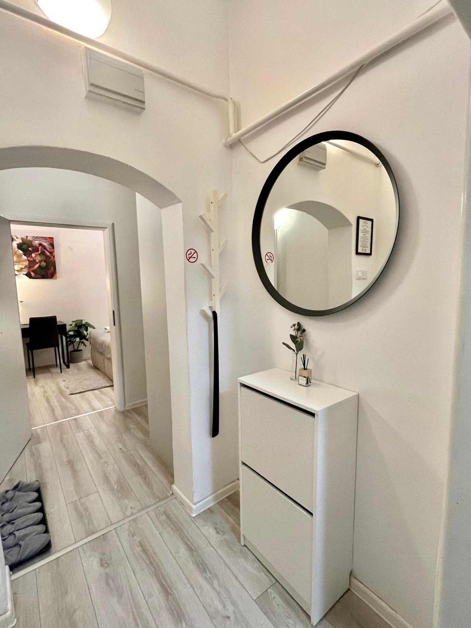 Apartment Robin - Old Town Pozsony Kültér fotó